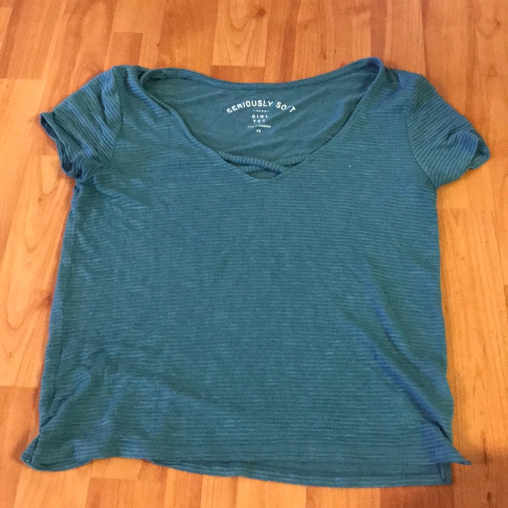 Crossed v-neck cropped top